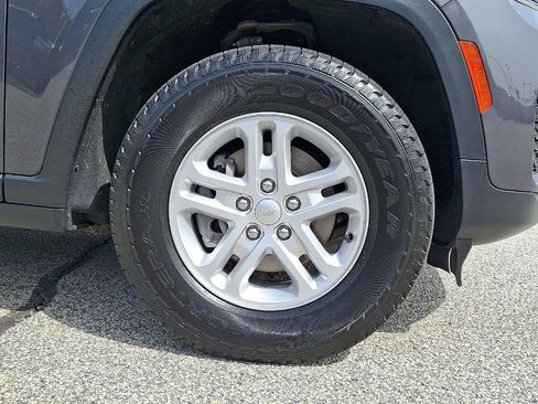 Certified 2023 Jeep Grand Cherokee Laredo w/ Luxury Tech Group I image 56