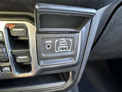 Used 2024 Jeep Wrangler Unlimited image 13