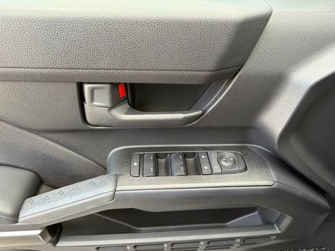Used 2025 Toyota 4Runner SR5 AWD/4WD image 19