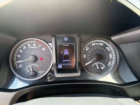 Used 2018 Toyota Tacoma TRD Off-Road AWD/4WD image 28