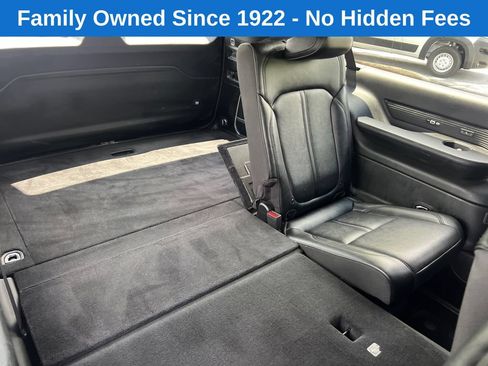 Certified 2024 Jeep Wagoneer L Series II w/ Flexible Seating Group AWD/4WD image 18