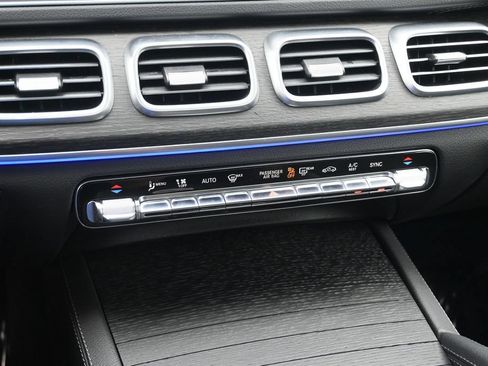 Used 2024 Mercedes-Benz GLS 450 4MATIC image 20