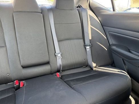 Used 2025 Nissan Altima 2.5 SV FWD image 37