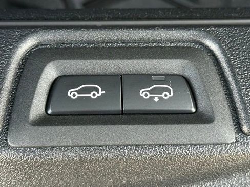 Certified 2025 BMW X7 xDrive40i w/ Premium Package image 36