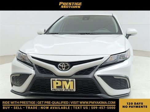 Used 2024 Toyota Camry SE image 2