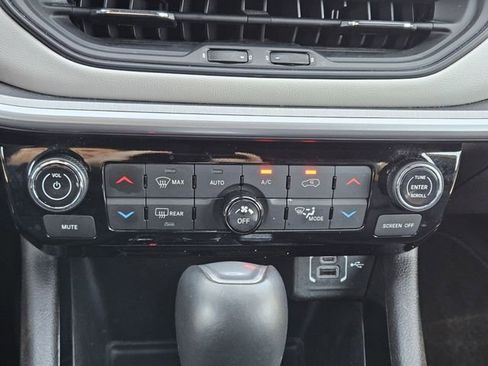 Used 2025 Jeep Compass Limited AWD/4WD image 19