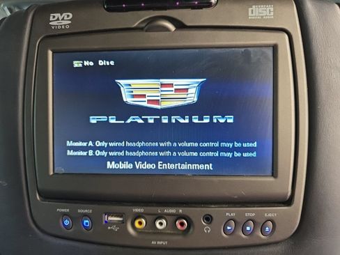 Used 2016 Cadillac Escalade ESV Platinum AWD/4WD image 3