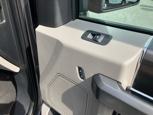 Used 2018 Ford F150 XLT w/ Equipment Group 301A Mid AWD/4WD image 19