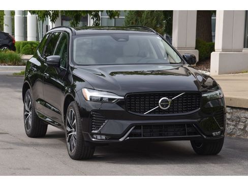 Used 2023 Volvo XC60 B5 Plus w/ Climate Package AWD/4WD image 2