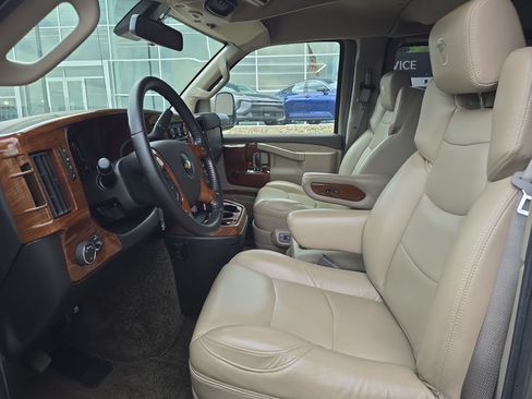 Used 2020 Chevrolet Express 2500 w/ Enhanced Convenience Package RWD image 12