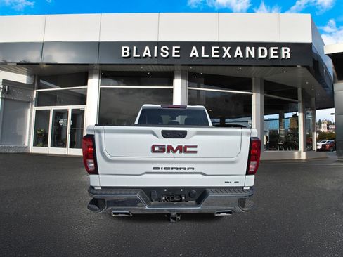 Used 2023 GMC Sierra 1500 SLE AWD/4WD image 4