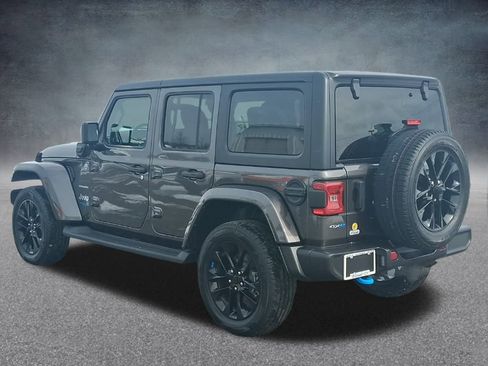 Used 2022 Jeep Wrangler Unlimited Sahara w/ Dual Top Group image 10