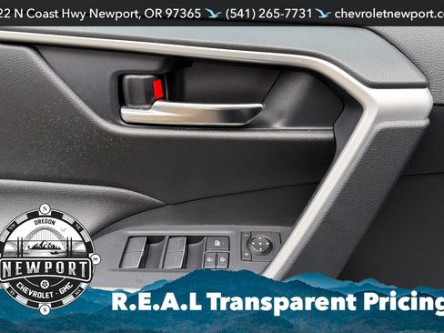 Used 2022 Toyota RAV4 SE w/ Weather & Moonroof Package AWD/4WD image 11