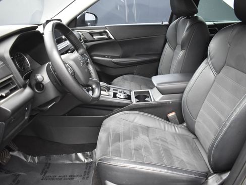 Used 2023 Mitsubishi Outlander SE image 10