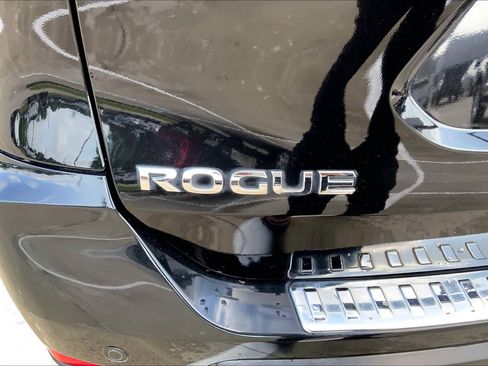 Used 2020 Nissan Rogue SV w/ Premium Package image 10