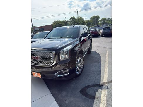 Used 2017 GMC Yukon Denali w/ Open Road Package AWD/4WD image 2
