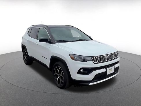 Used 2025 Jeep Compass Limited image 3