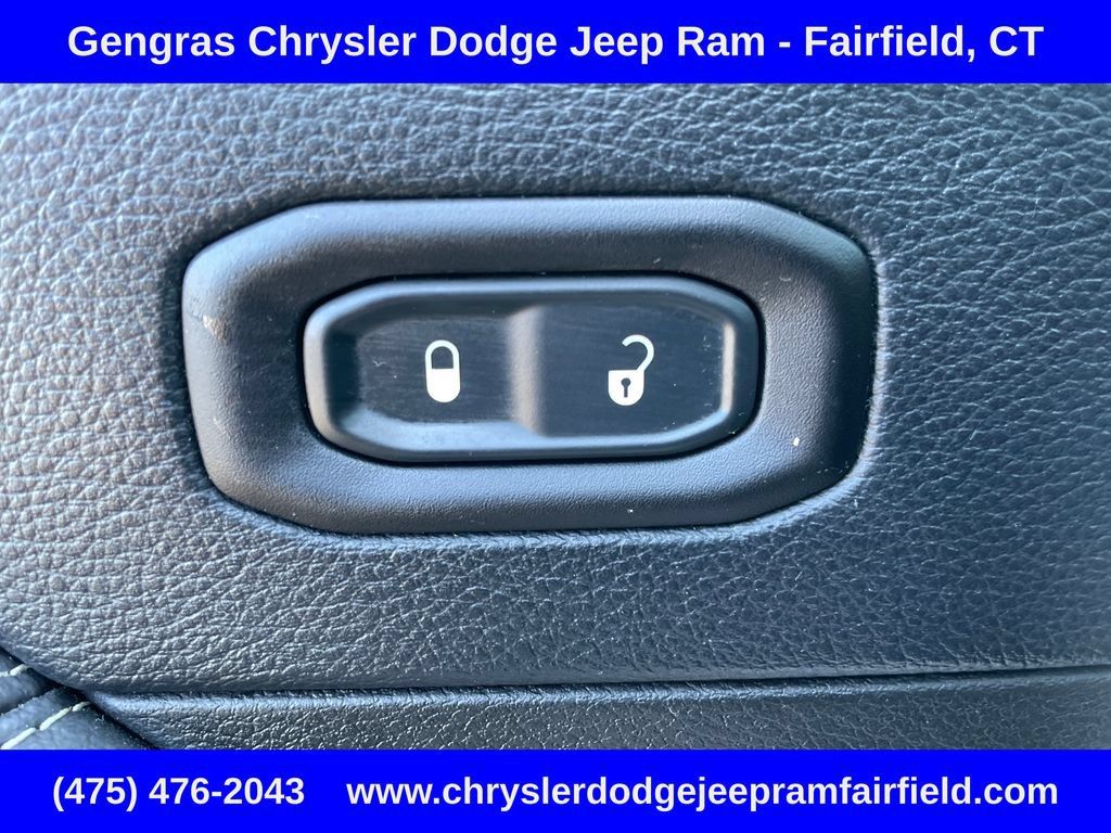 Used 2019 Jeep Wrangler Unlimited Sahara AWD/4WD image 44
