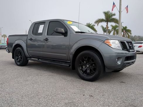 Certified 2021 Nissan Frontier SV w/ Midnight Edition Floor Mats image 3