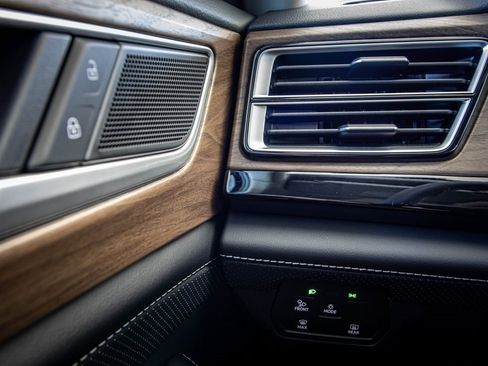 New 2026 Volkswagen Atlas SE image 32