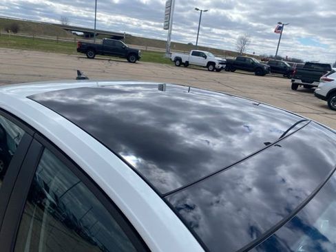 Used 2025 Volkswagen Jetta SE image 3