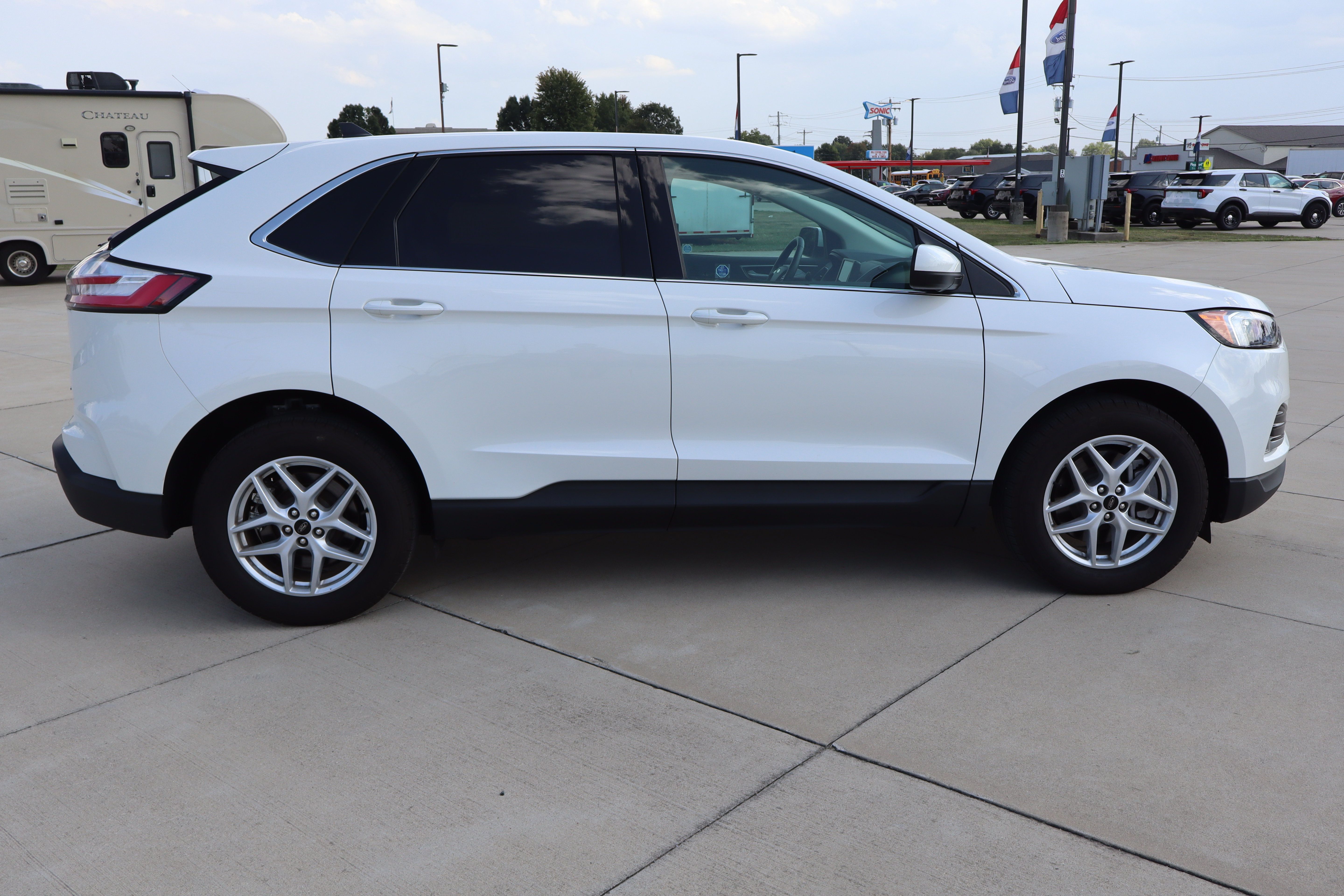 Used 2024 Ford Edge SEL w/ Convenience Package AWD/4WD image 4
