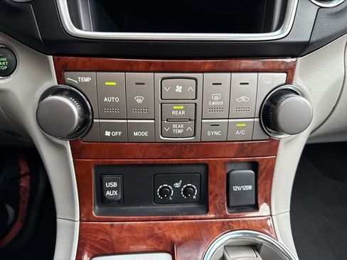 Used 2013 Toyota Highlander Limited image 17