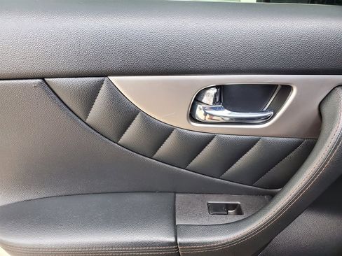 Used 2016 INFINITI QX70 2WD image 25