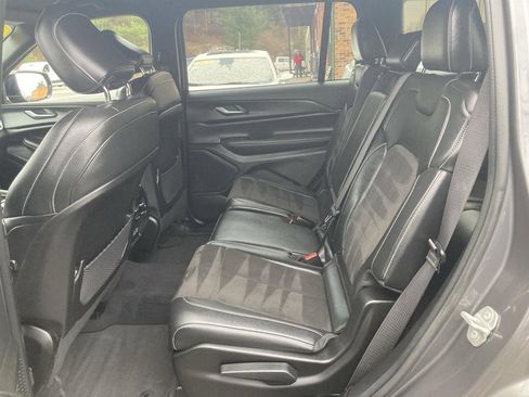 Used 2023 Jeep Grand Cherokee L Laredo image 11