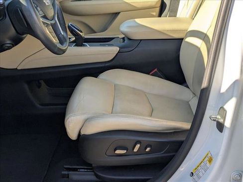 Used 2017 Cadillac XT5 Luxury image 16