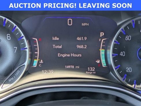 Used 2025 Chrysler Pacifica Limited FWD image 28