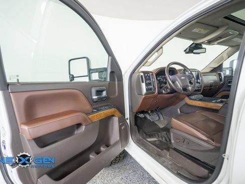 Used 2018 Chevrolet Silverado 3500 High Country w/ Duramax Plus Package AWD/4WD image 9