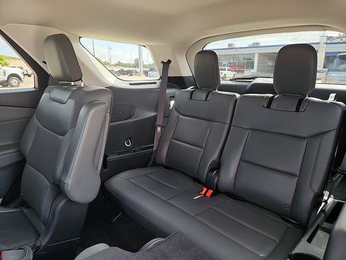 Certified 2025 Ford Explorer Active w/ Active Comfort Package RWD image 5