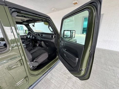 Used 2022 Jeep Gladiator Sport AWD/4WD image 15