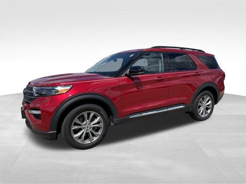 Used 2023 Ford Explorer XLT w/ Equipment Group 202A AWD/4WD image 5