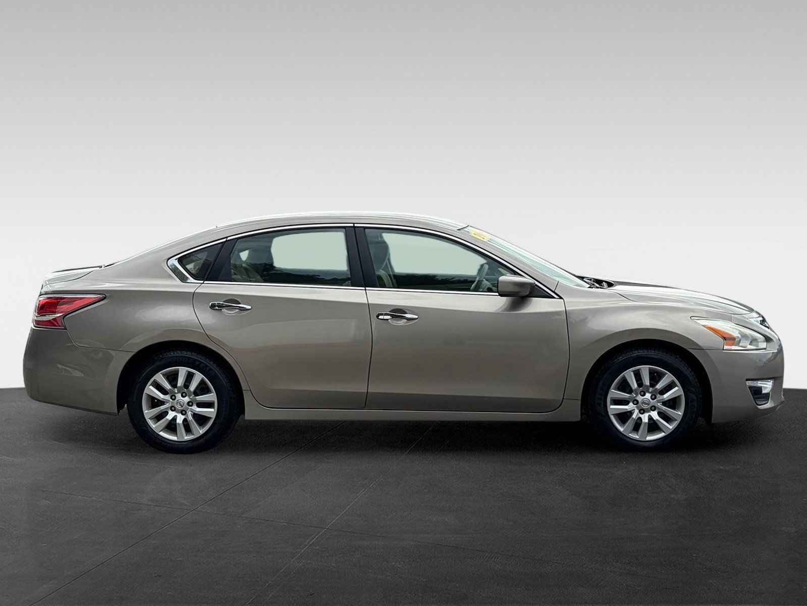 Used 2014 Nissan Altima 2.5 FWD image 4