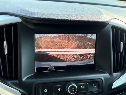 Used 2024 GMC Terrain SLE image 15