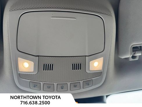 Used 2024 Ford Expedition XLT AWD/4WD image 32