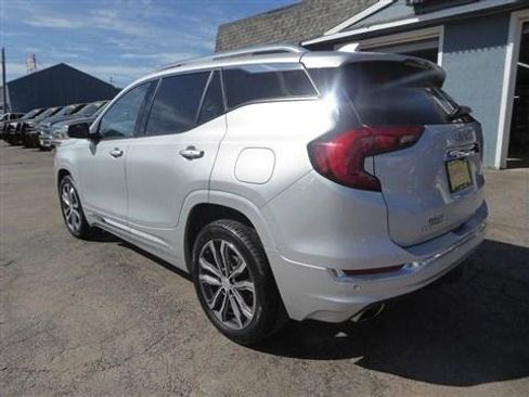 Used 2019 GMC Terrain Denali w/ Driver Alert Package II FWD image 9