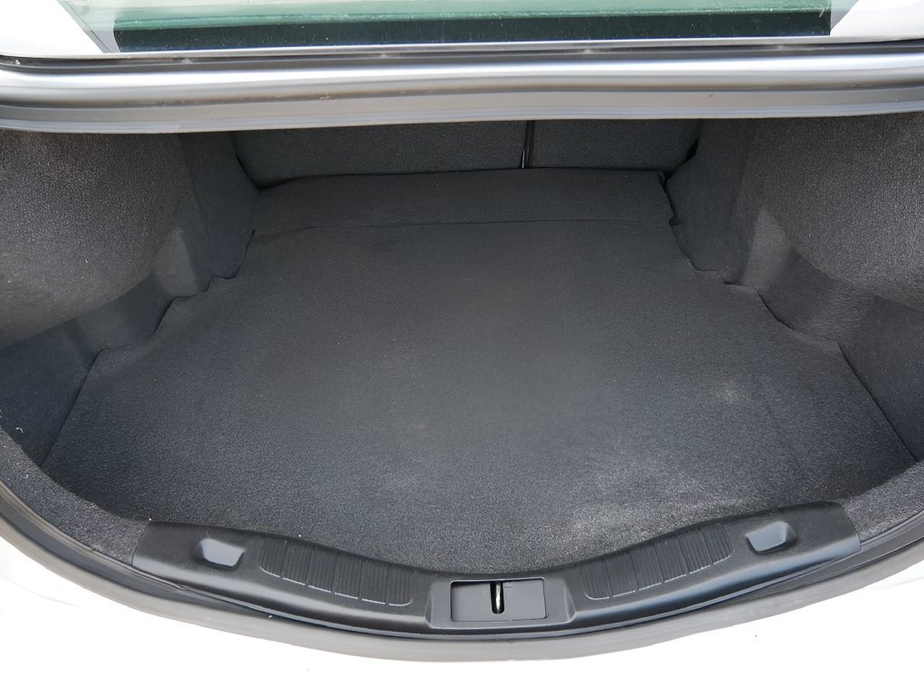 Used 2019 Ford Fusion SE FWD image 12