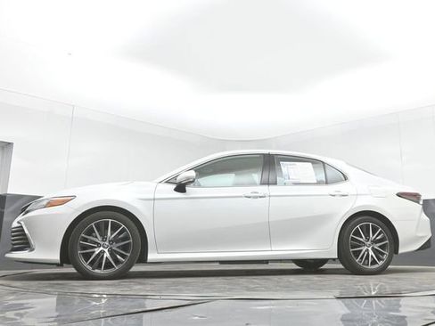 Used 2022 Toyota Camry XLE FWD image 42