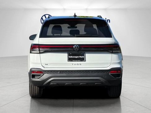 New 2026 Volkswagen Taos SE FWD image 4