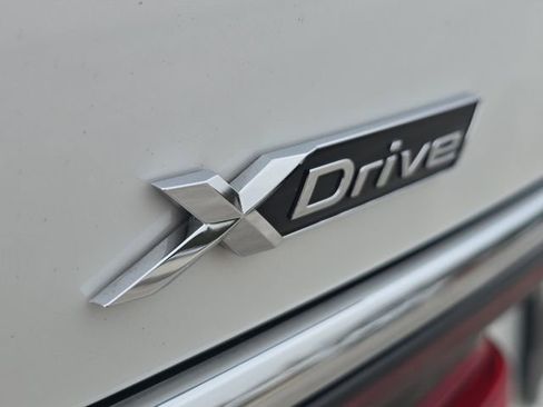 Used 2020 BMW 750i xDrive w/ Luxury Rear Seating Package image 9