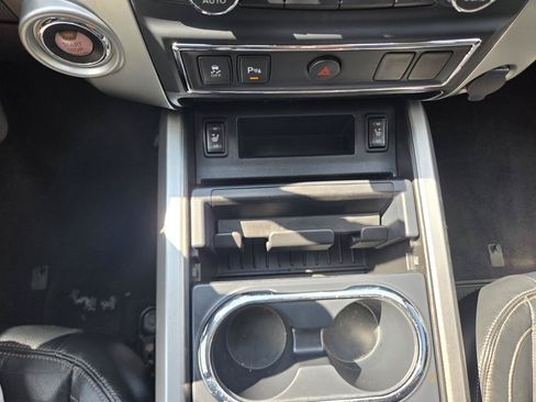 Used 2016 Nissan Titan SL RWD image 17