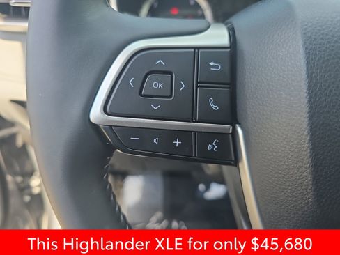 Used 2025 Toyota Highlander XLE AWD/4WD image 25