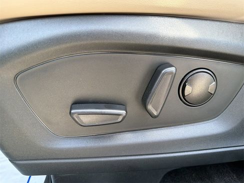 Used 2021 Ford Explorer XLT w/ Equipment Group 202A image 26