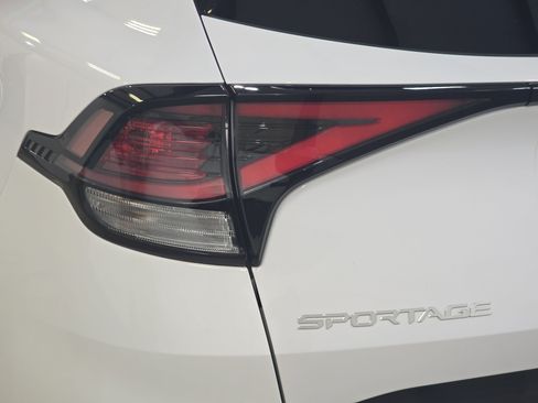 Used 2024 Kia Sportage EX FWD image 29
