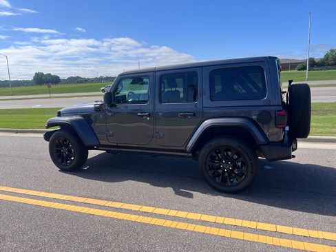 Certified 2025 Jeep Wrangler Unlimited Sahara w/ Safety Group AWD/4WD image 7