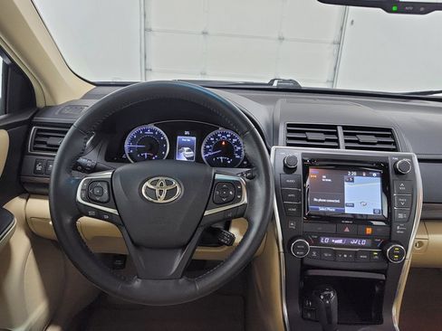 Used 2017 Toyota Camry XLE w/ Moonroof Package image 12