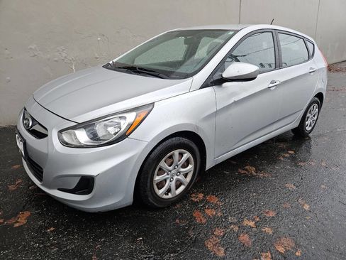 Used 2012 Hyundai Accent GS image 2